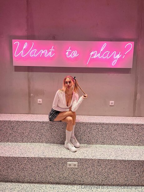 Lolabrain nude on onlyfans