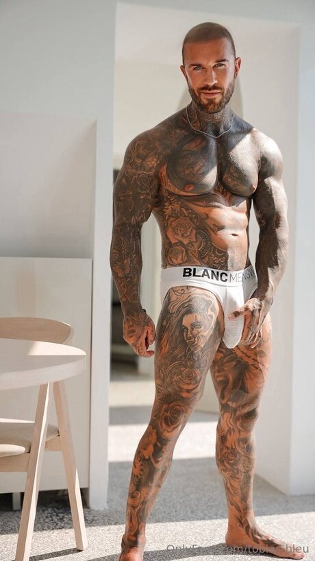 Tobias Bleu onlyfans topless