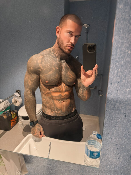 Tobias Bleu onlyfans leams