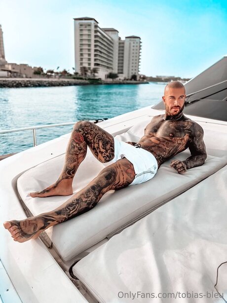 Tobias Bleu nude onlyfans leaks