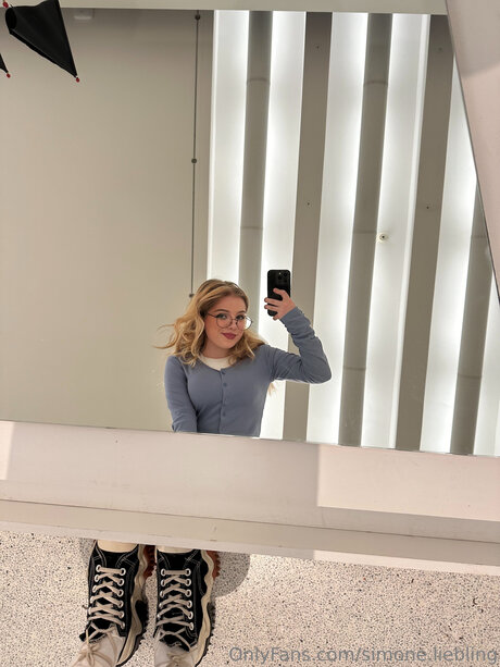 Simunka Show only fans pictures