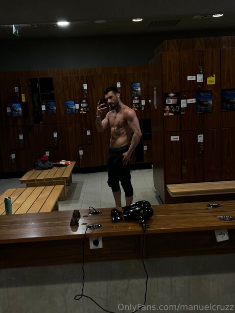 Manuelcruzz is on onlyfans