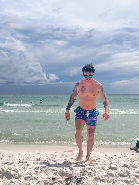 Im Your Hunkleberry only fans pic