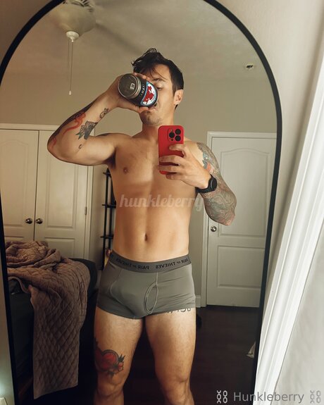 Im Your Hunkleberry onlyfans posts