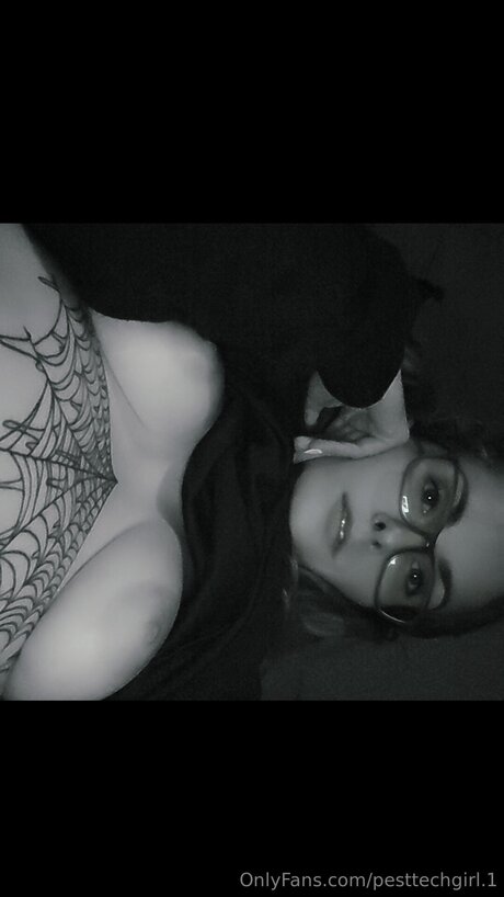 Pesttechgirl 1 onlyfans model photos