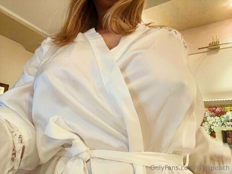 Lyly Peach leaked naked onlyfans