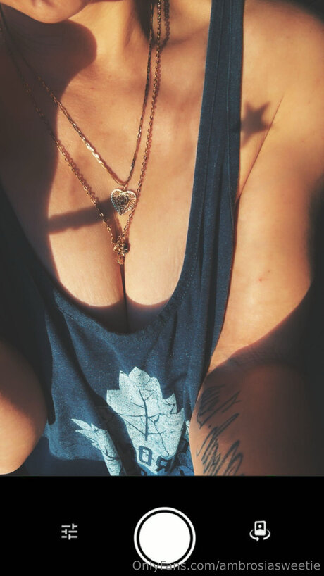 Ambrosiasweetie onlyfans striptease