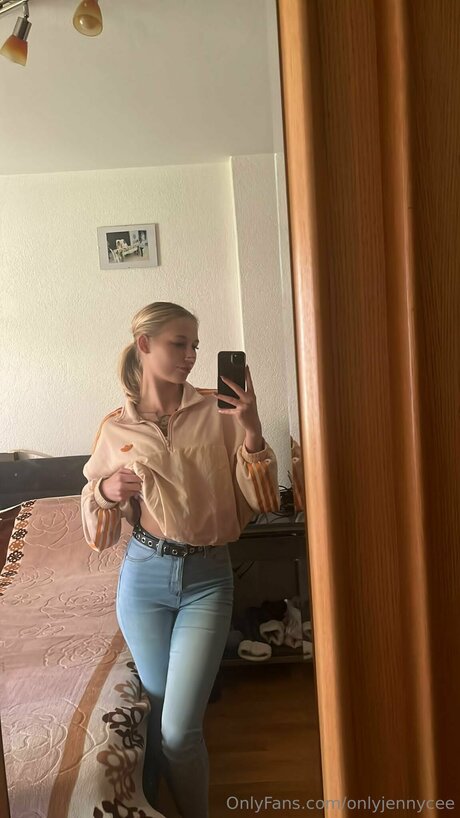 Onlyjennycee xxx only fans