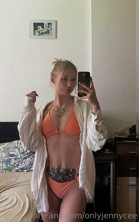 Onlyjennycee onlyfans naked