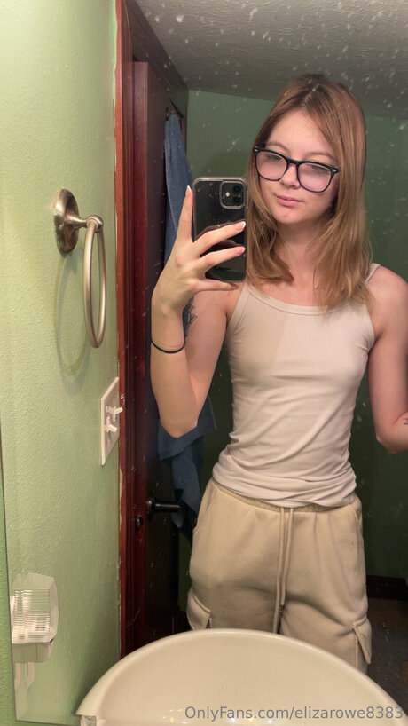 Elizarowe8383 onlyfans model photo