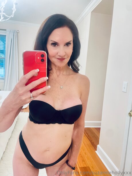 Suzannehollyxxx onlyfans leaks naked
