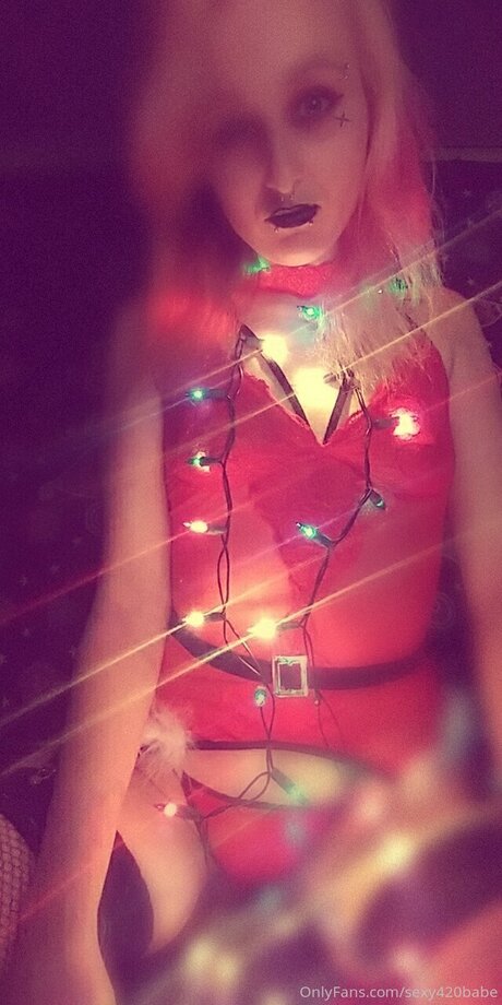 Sexy420babe naked on onlyfans