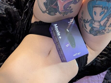 Miz Hell onlyfans photos