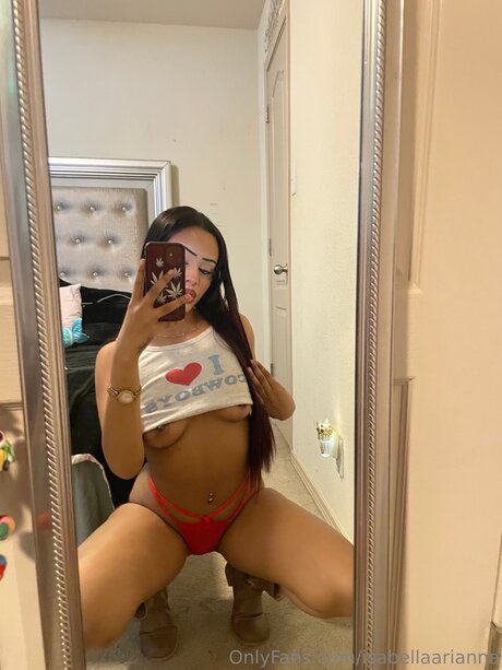 Isabellaarianna onlyfans striptease