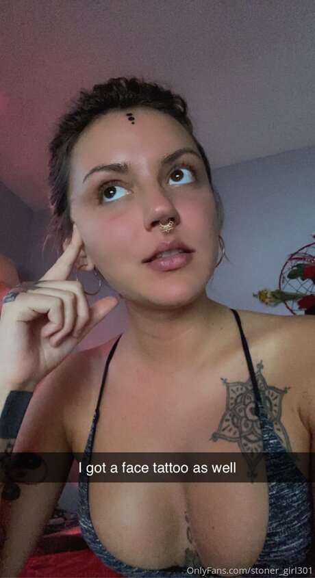 Stoner Girl301 only fans photos