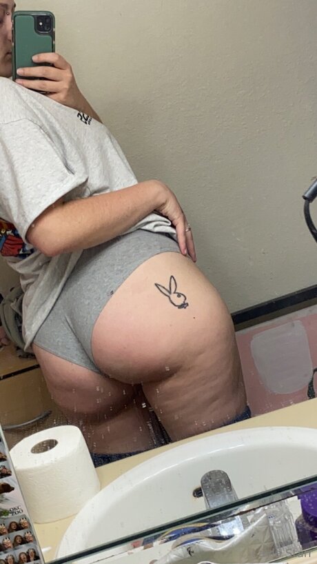 Bttrfly Chaser onlyfans topless