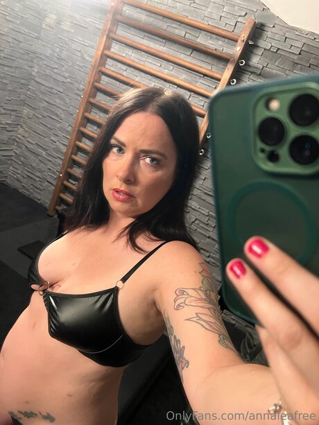 Annaleafree onlyfans topless