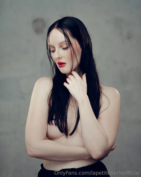 Lapetiteperleofficial naked leaked onlyfans