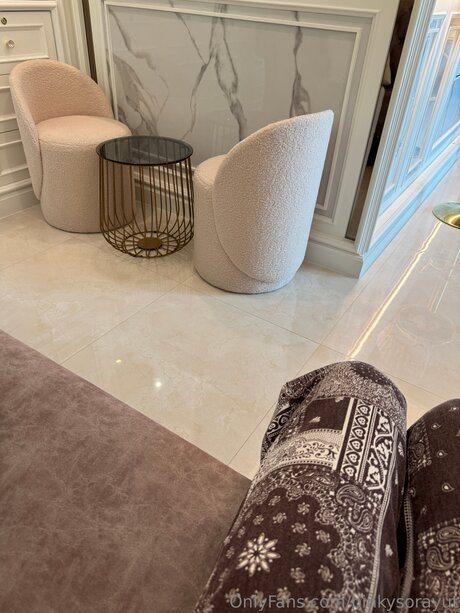 Pinkysorayut onlyfans model photos