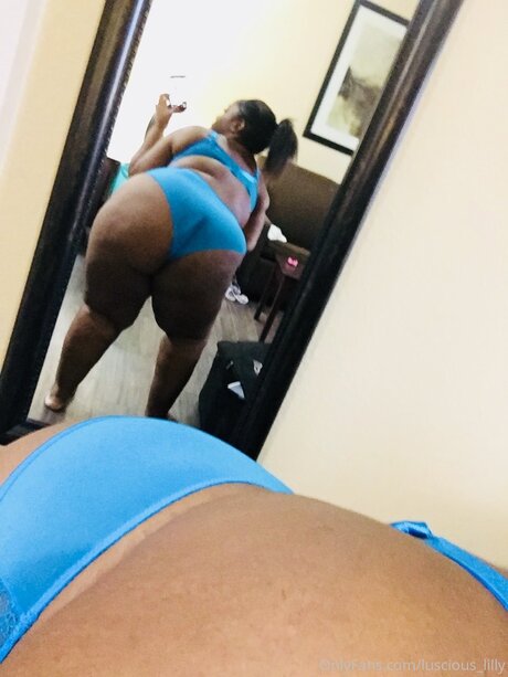 Luscious Lilly naked only fans