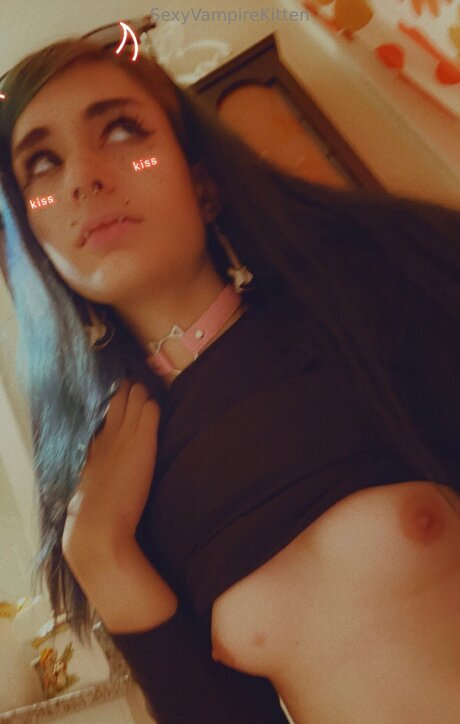 Sexyvampirekitten feet onlyfans