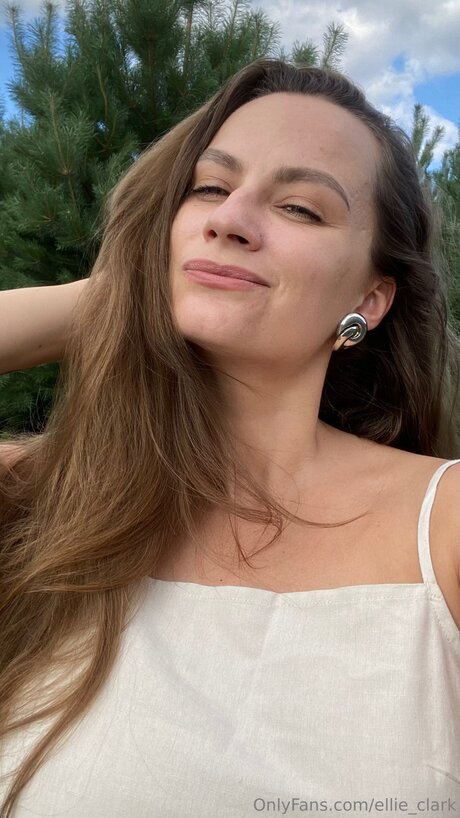 Ellie Clark nsfw onlyfans