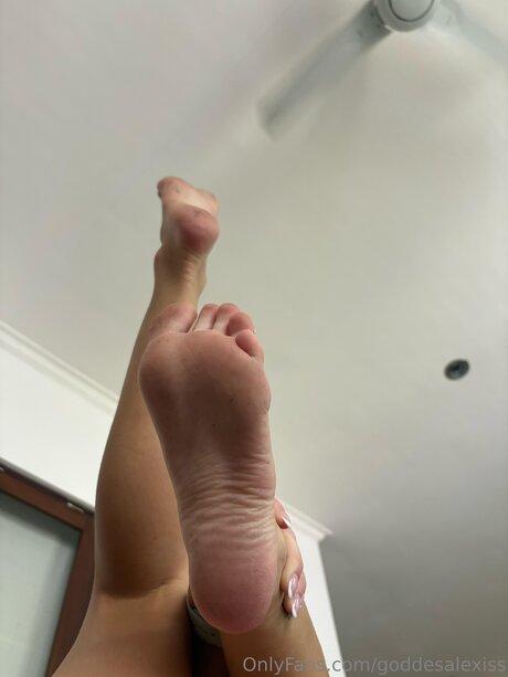 Goddesalexiss onlyfans nude tits