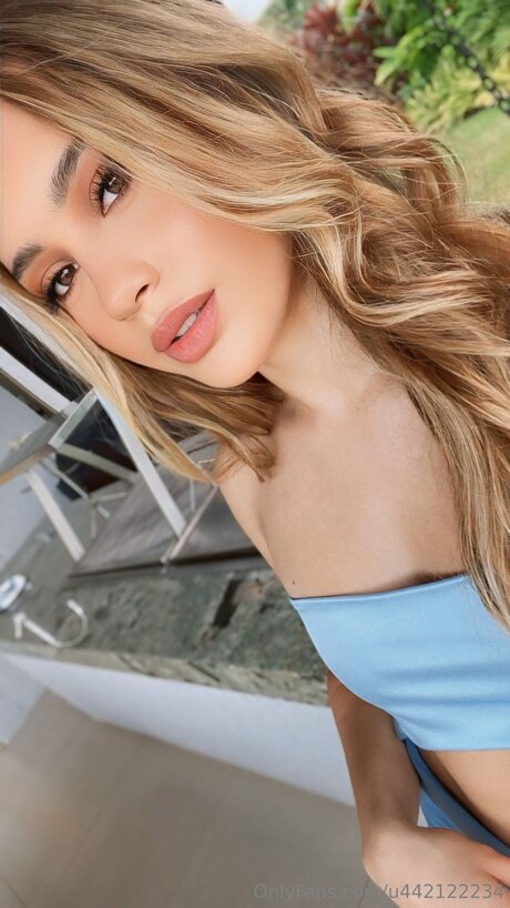 Sabrinasweeney onlyfans star