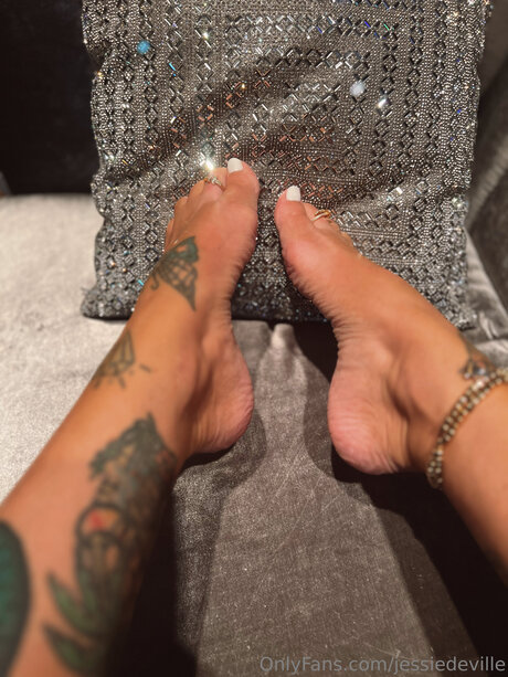 Jessiedeville onlyfans striptease