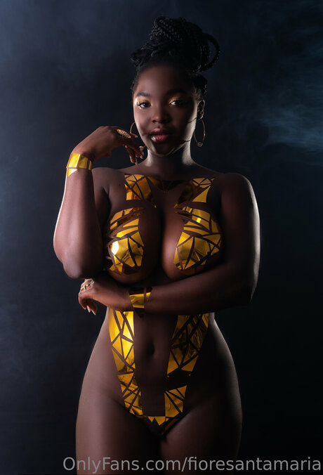 Fioresantamaria onlyfans striptease