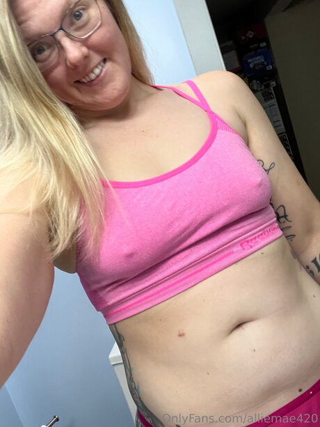 Alliemae420 only fans leak nude