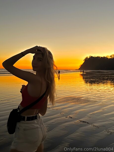 2luna004 Profile pic