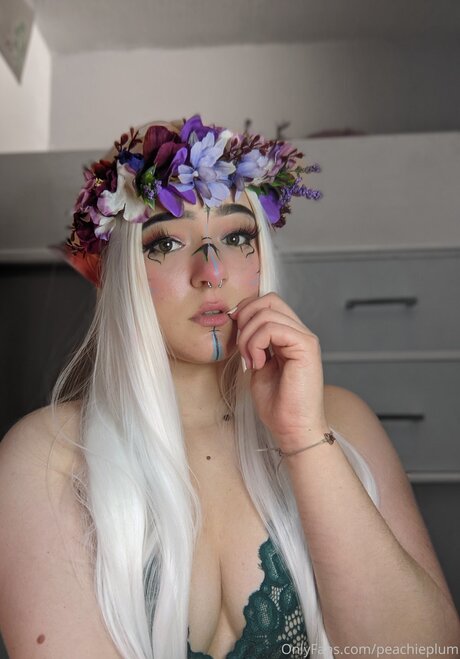 Peachieplum onlyfans picture