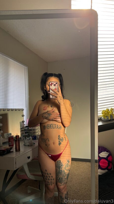 Daluvan3 boobs onlyfans