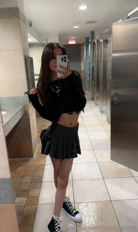 Vanessamainz nude onlyfans