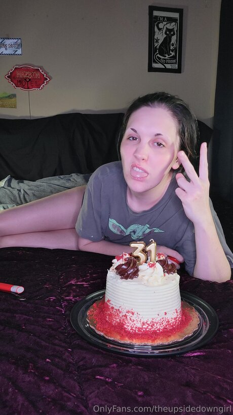 Theupsidedowngirl only fans nude leaks