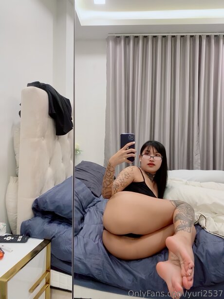 Yuri2537 onlyfans model photo