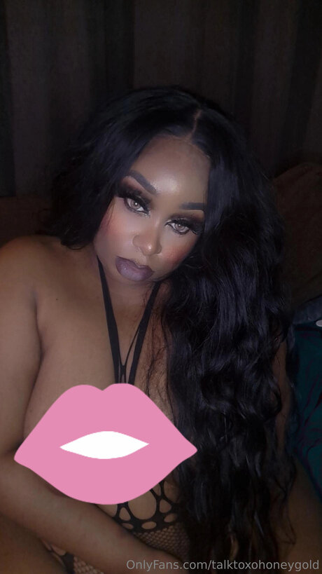 Talktoxohoneygold onlyfans model photo