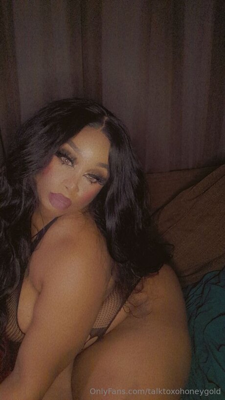 Talktoxohoneygold onlyfans naked