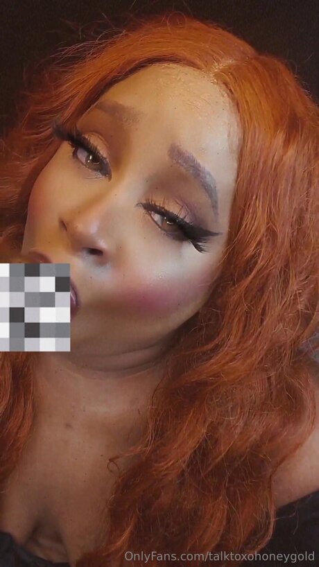 Talktoxohoneygold onlyfans tits