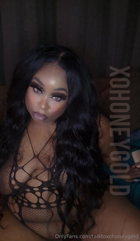 Talktoxohoneygold onlyfans posts