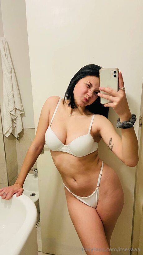 Itsevaaa onlyfans nudes leak