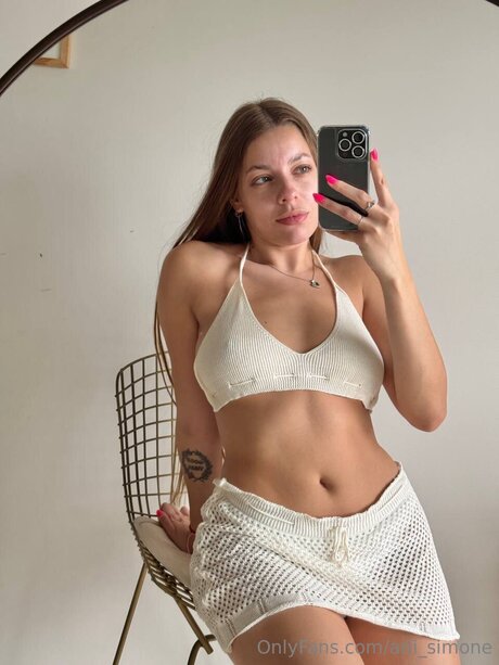 Arii Simone onlyfans model