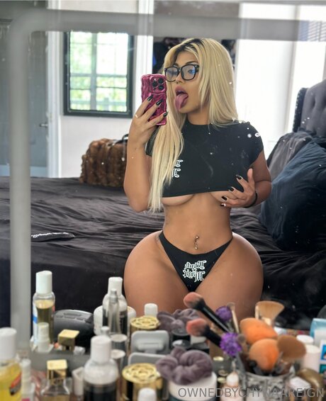 Latinaabarbiex feet onlyfans