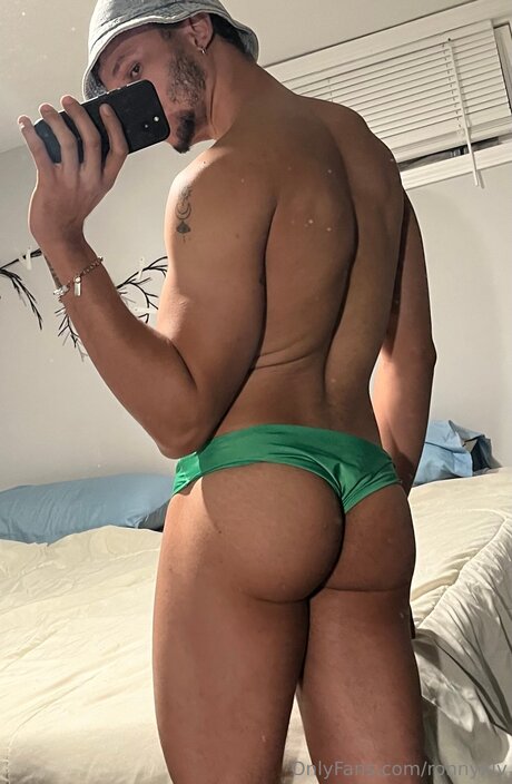 Ronnyxlv only fans naked