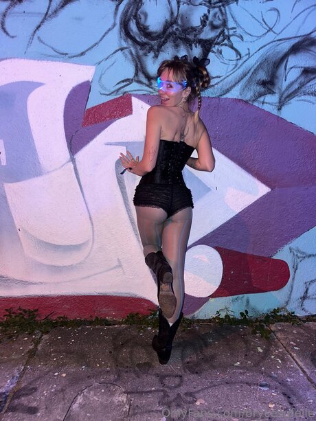 Lillyellefree onlyfans model photo