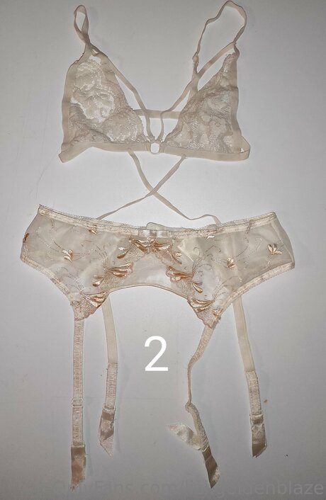 Lizi Goldenblaze onlyfans naked