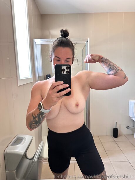 Whitraeofsunshine only fans photos