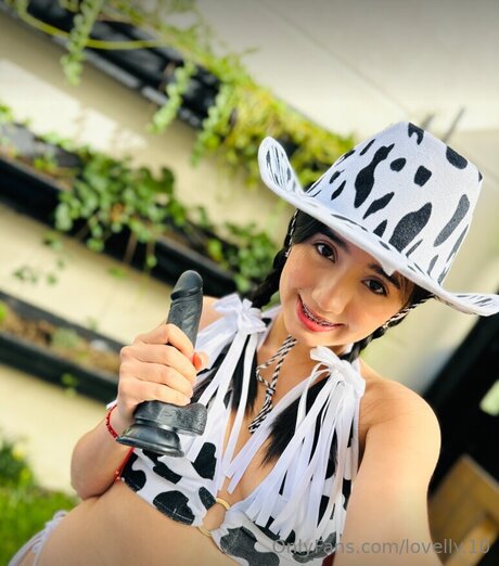 Lovelly 10 onlyfans naked