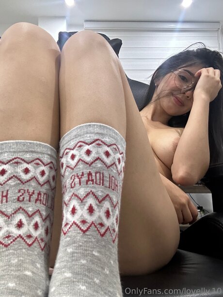 Lovelly 10 onlyfans leaks naked